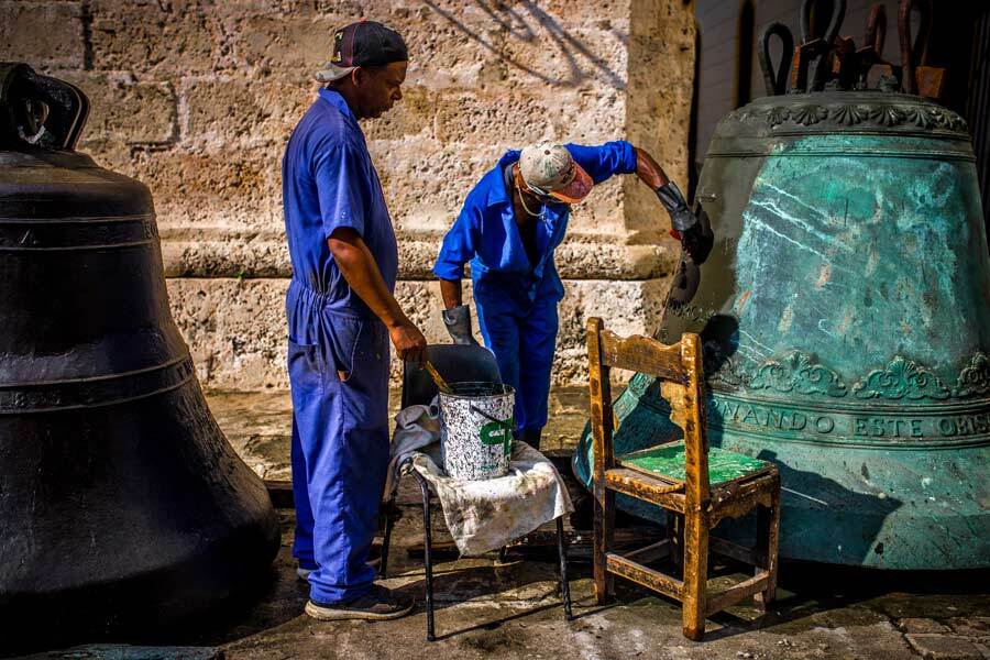 Viaje Fotográfico Cuba Trabajadores La Habana Vieja DocumentalNacho Marlats Fotografía de Viajes