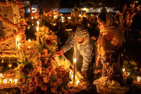 Panteon noche de muertos patzcuaro michoacan por nacho marlats