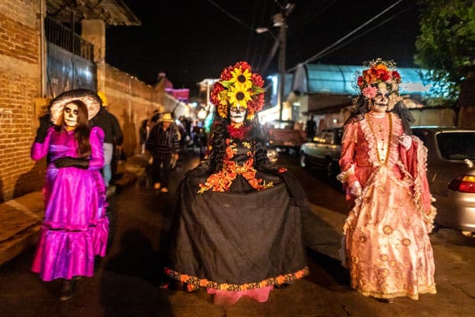 calaveras catrinas en michoacan dia de muertos viaje grupal