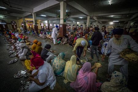 Viaje Fotografico India con Nacho Marlats templo dorado de los sikh amritsar comedor comunitario Los Fotonautas