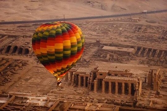 Paseo en globo aerostático en luxor egipto